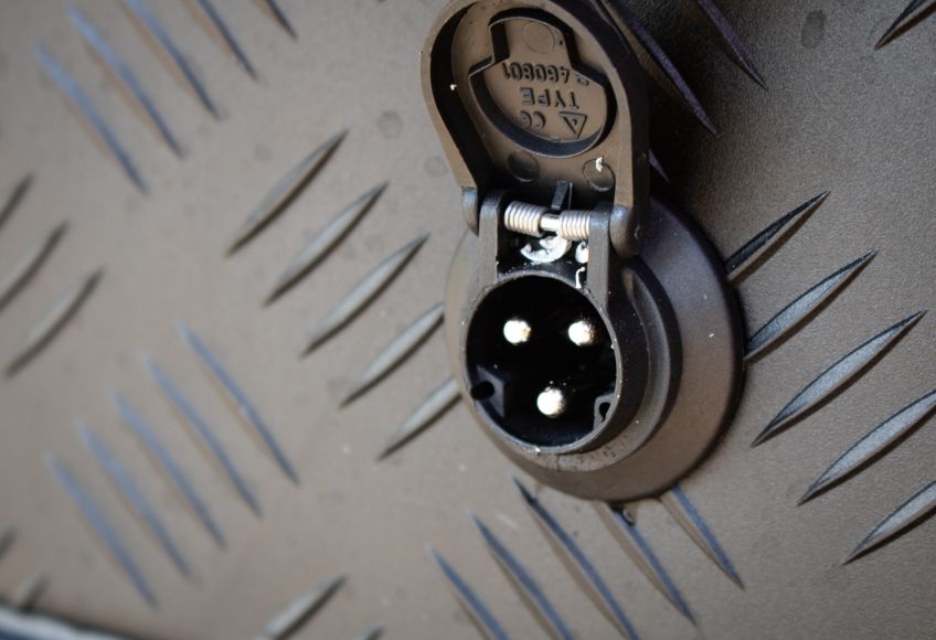 Préparation Ford Ranger PXI tout terrain 4x4 raid offroad avec Canopy Camper Alu-Cab prise 220V exterieure