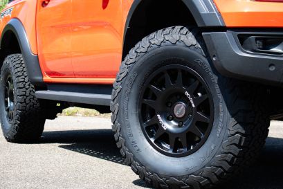 Ford Ranger Raptor 2023 avec couvre benne rigide ARB Hardlid préparé par Equip'Raid