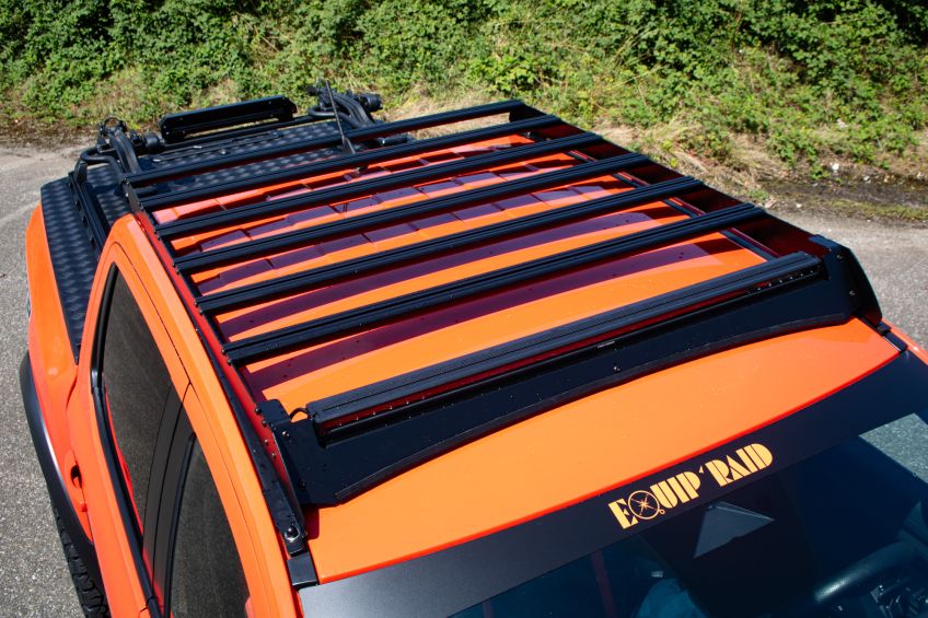 Ford Ranger Raptor 2023 avec couvre benne rigide ARB Hardlid préparé par Equip'Raid FRONTRUNNER