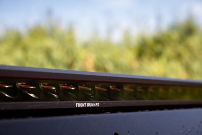 Ford Ranger Raptor 2023 avec couvre benne rigide ARB Hardlid préparé par Equip'Raid FRONTRUNNER