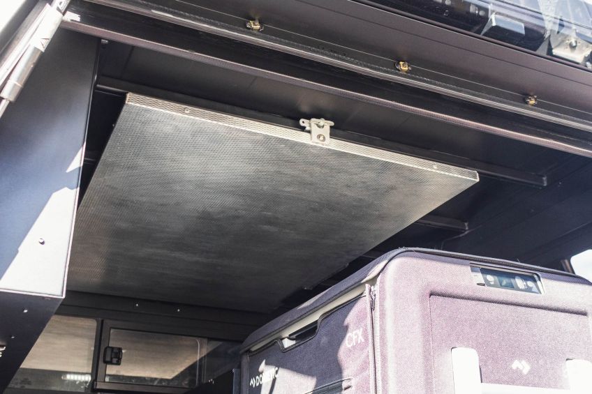 Table d ecamping Alu-Cab et support intégré au hardtop Contour next génération