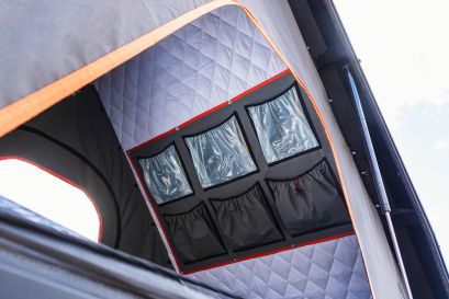 Pochettes de rangement incluses dans la tente de toit Alu-Cab Gen 3-R