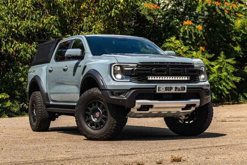 Ford Ranger raptor 2023 préparé par equip'Raid pour aller sur chantier équipement pro