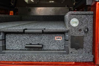 Ford Ranger Raptor 2023 préparé par Equip'Raid tiroirs de rangement ARB et systeme électrique Victron