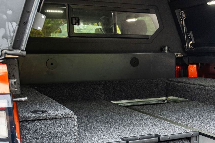 Ford Ranger Raptor 2023 préparé par Equip'Raid réservoir vertical Frontrunner