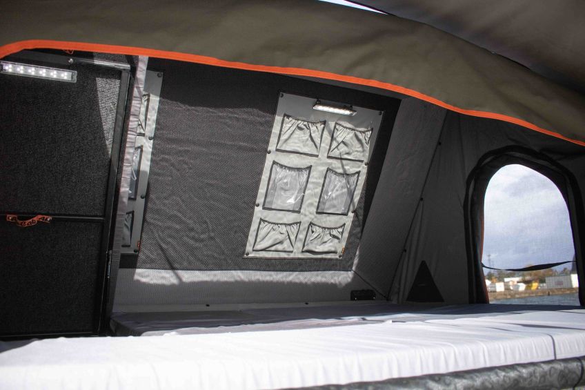 Couchage de 2mx2.40m dans le modcap Family Alu-Cab