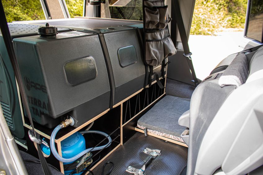 Reservoir d'eau Frontrunner installé dans J76 par Equip'Raid