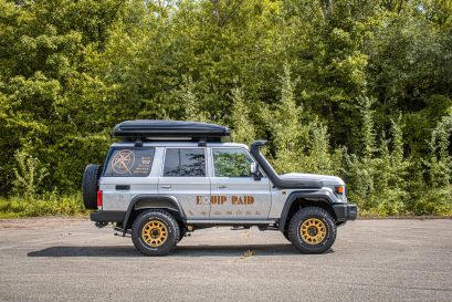 Tente de toit Autohome fermée montée sur Toyota Land cruiser 76