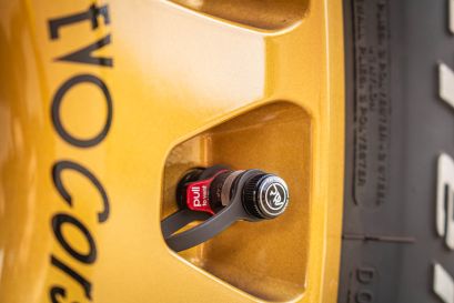 Toyota Land Cruiser 76 préparé par Equip’Raid avec jantes Evo Corse et valve apex