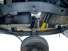 Suspension à lames pour véhicule tout-terrain professionnel