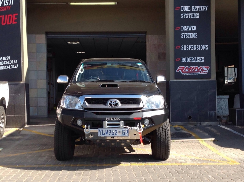 PARE CHOC DE REMPLACEMENT RHINO4X4 EVOLUTION 3 NOIR POUR TOYOTA HILUX VIGO DE 2006 A 2011