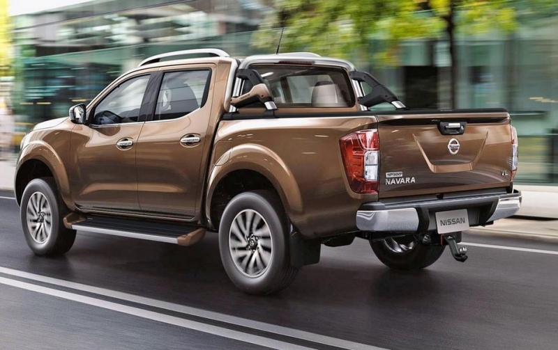 BACHE PLATE NOIR NISSAN NAVARA NP300 DC 2016+