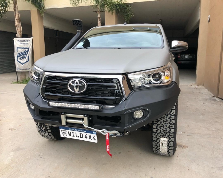 PARE CHOC DE REMPLACEMENT RHINO4X4 EVOLUTION 3D NOIR/CHROME POUR TOYOTA HILUX REVO INVINCIBLE DE 2019-2020