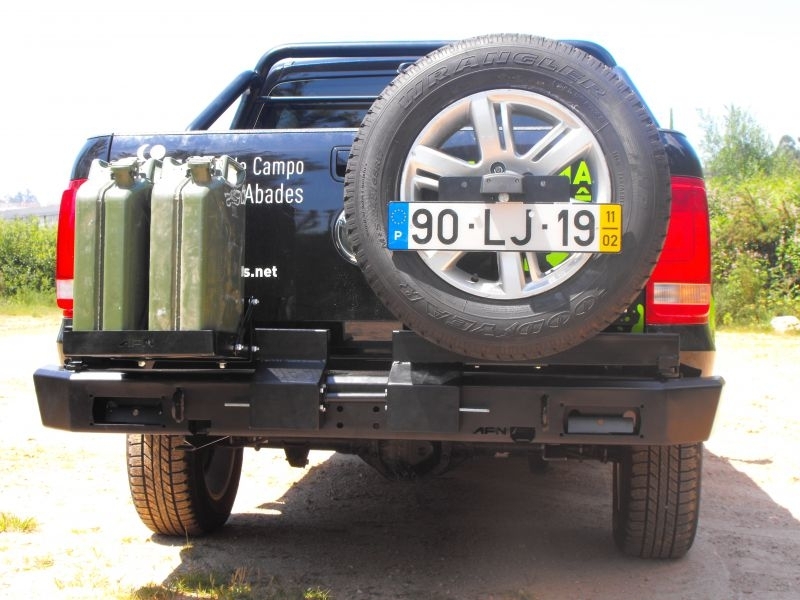 PARE CHOC ARRI&Egrave;RE AFN RENFORC&Eacute; EN ACIER AVEC PORTE ROUE ET DOUBLE PORTE JERRYCAN POUR VOLKSWAGEN AMAROK DE 2010 A 2016
