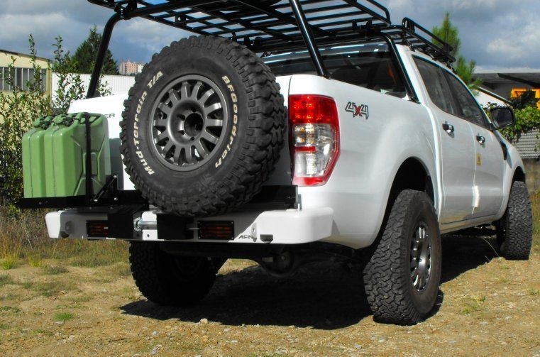 PARE CHOC ARRI&Egrave;RE AFN RENFORC&Eacute; EN ACIER AVEC PORTE ROUE ET PORTE JERRYCAN POUR FORD RANGER PX DE 2012 A 2015