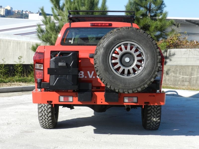 PARE CHOC ARRI&Egrave;RE AFN RENFORC&Eacute; EN ACIER AVEC PORTE ROUE ET PORTE JERRYCAN POUR ISUZU D-MAX A PARTIR DE 2012