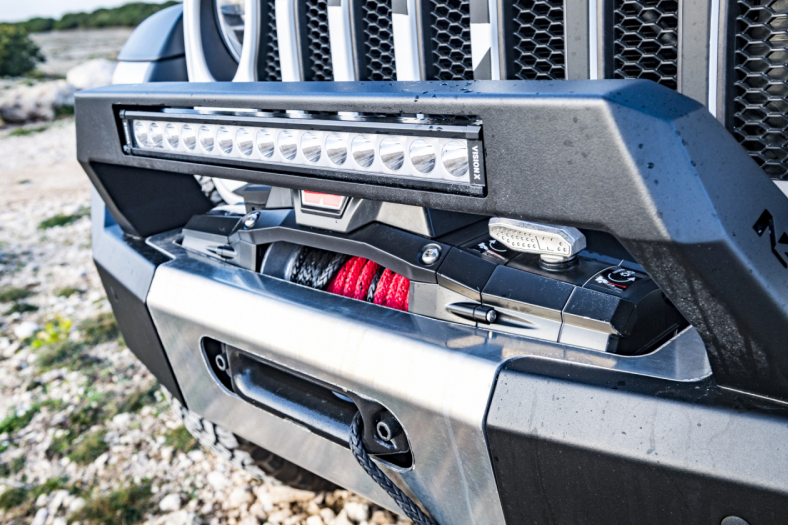 A-BAR AVEC EMPLACEMENT POUR BARRE LED VISION-X POUR PARE CHOC AVANT N4 PC006BL/BC