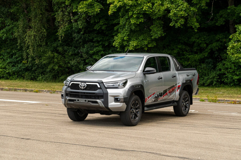 TOYOTA HILUX 2023 AVENTURE ESSENCE 4.0L BVA6 4 PLACES