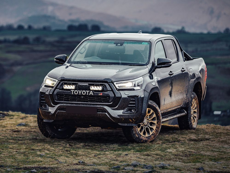 KIT ECLAIRAGE LED LAZER LONGUE PORTEE TRIPLE-R750 WIDE AVEC INTEGRATION A LA CALANDRE POUR TOYOTA HILUX GR SPORT 2023-2024