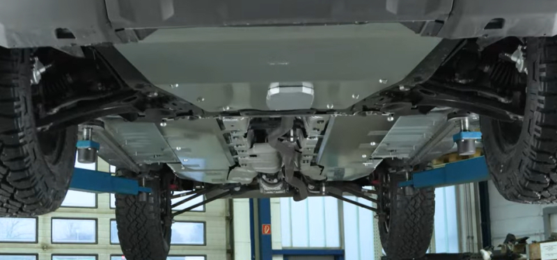 KIT 3 BLINDAGE MOTEUR CABLES DURITES ET RESERVOIR 6MM EN ALUMINIUM POUR DACIA DUSTER III 2024+