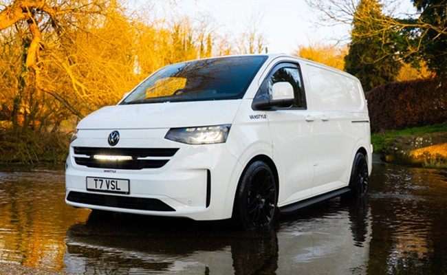 KIT ECLAIRAGE LED LAZER GLIDE AVEC FEUX DE POSITION ET INTEGRATION A LA CALANDRE POUR VOLKSWAGEN T7 2025+