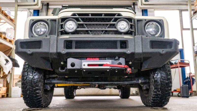 KIT DE MONTAGE INTEGRE ET TREUIL WARN ZEON 10 POUR INEOS GRENADIER