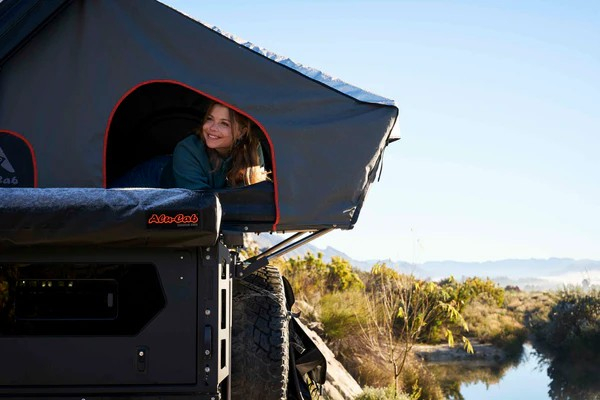 TOIT RELEVABLE ALU-CAB MODCAP COMPACT CAMPER 2 PERSONNES - UPGRADE