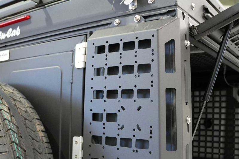 PLAQUES PORTE-TOUT / "MOLLE" ARRIERE POUR MODCAP DOUBLE CABINE POUR LANDCRUISER 79