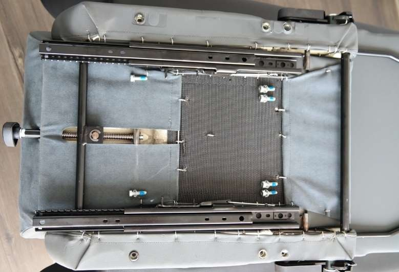 OPTION POUR SIEGE SCHEEL-MANN : ADAPTATEUR SUR GLISSIERES D'ORIGINE POUR SUZUKI JIMNY 2018+ SIEGE CONDUCTEUR